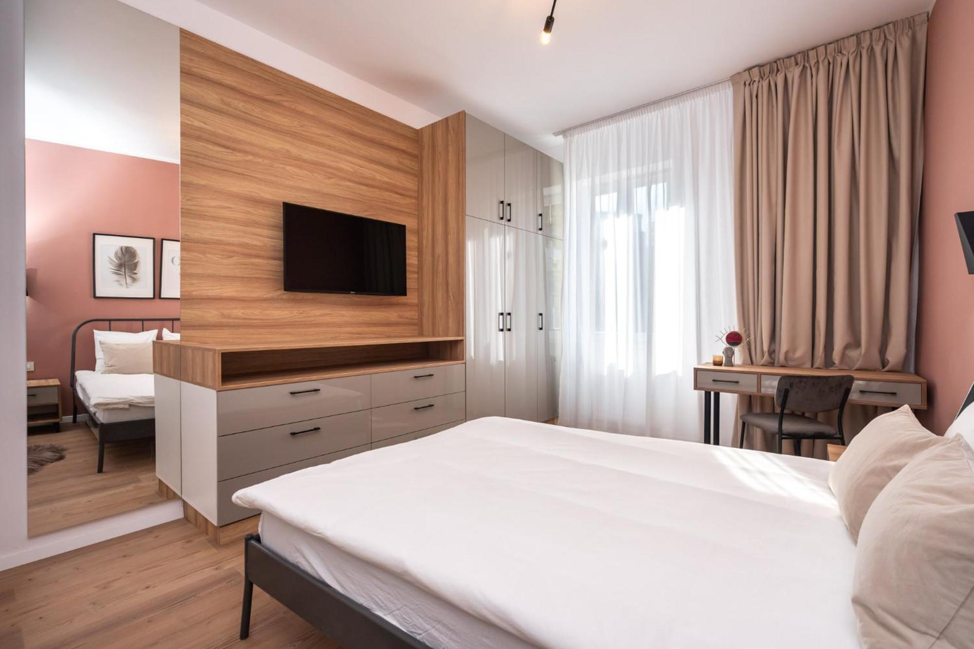 The Loft Luxury Apartments-Near The Park In The City Center Bucarest Exterior foto
